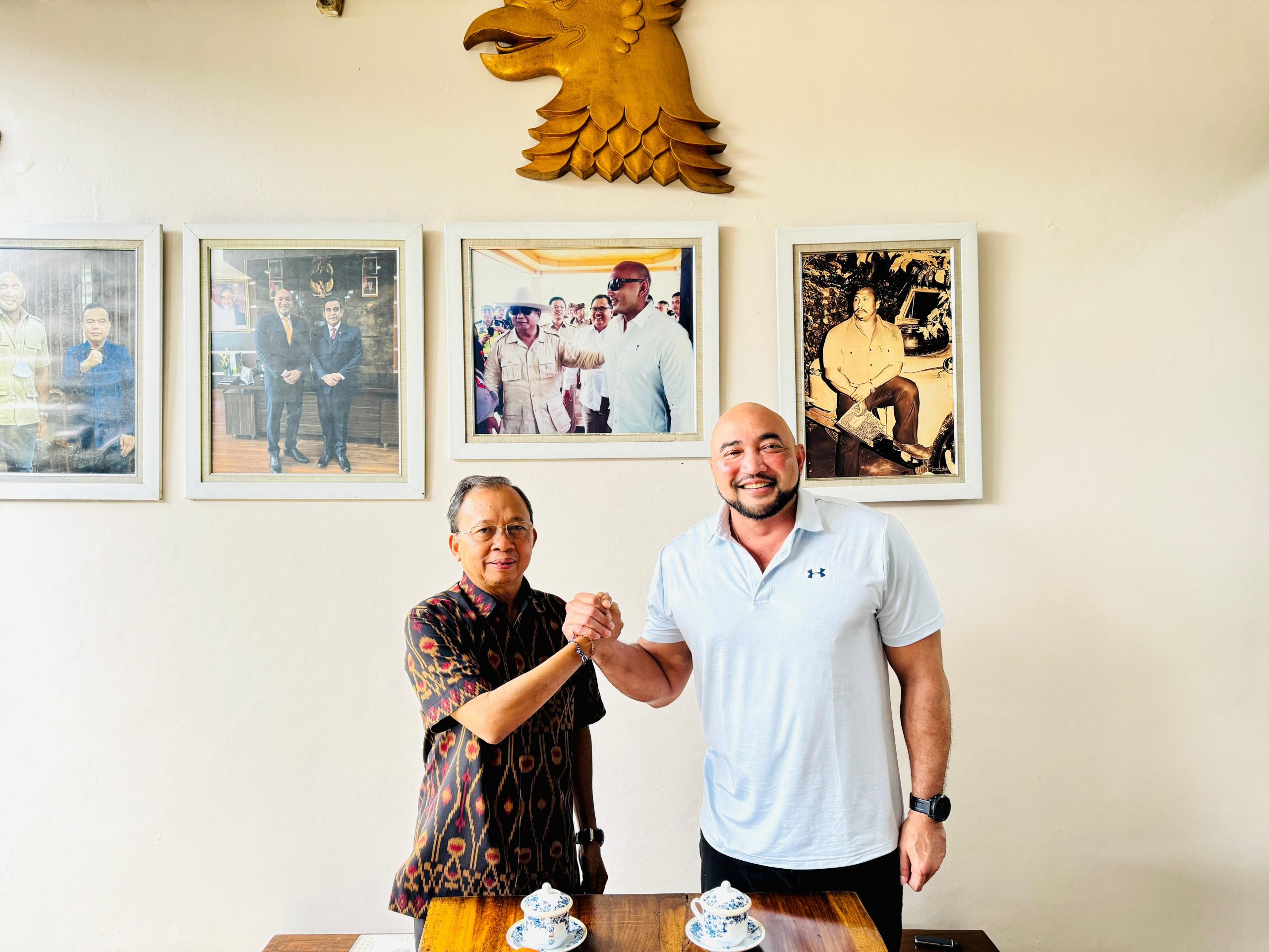 Gubernur terpilih Wayan Koster saat bertemu dengan ketua DPD partai Gerindra, pada, Senin, 10/2/2025. (Foto/dok)