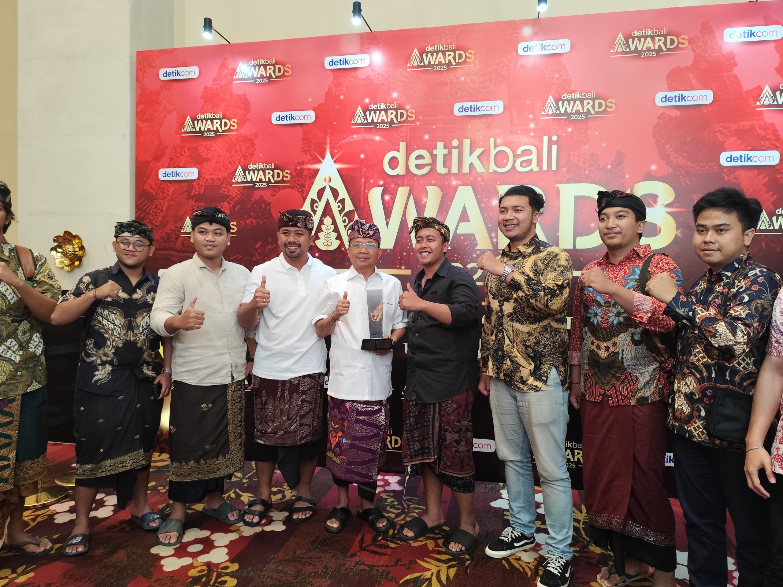 Gubernur Bali Wayan Koster saat menerima penghargaan pada ajang Detik Awards 2025 di The Trans Resort Bali, Sabtu 22 Maret 2025. (Foto/dok)