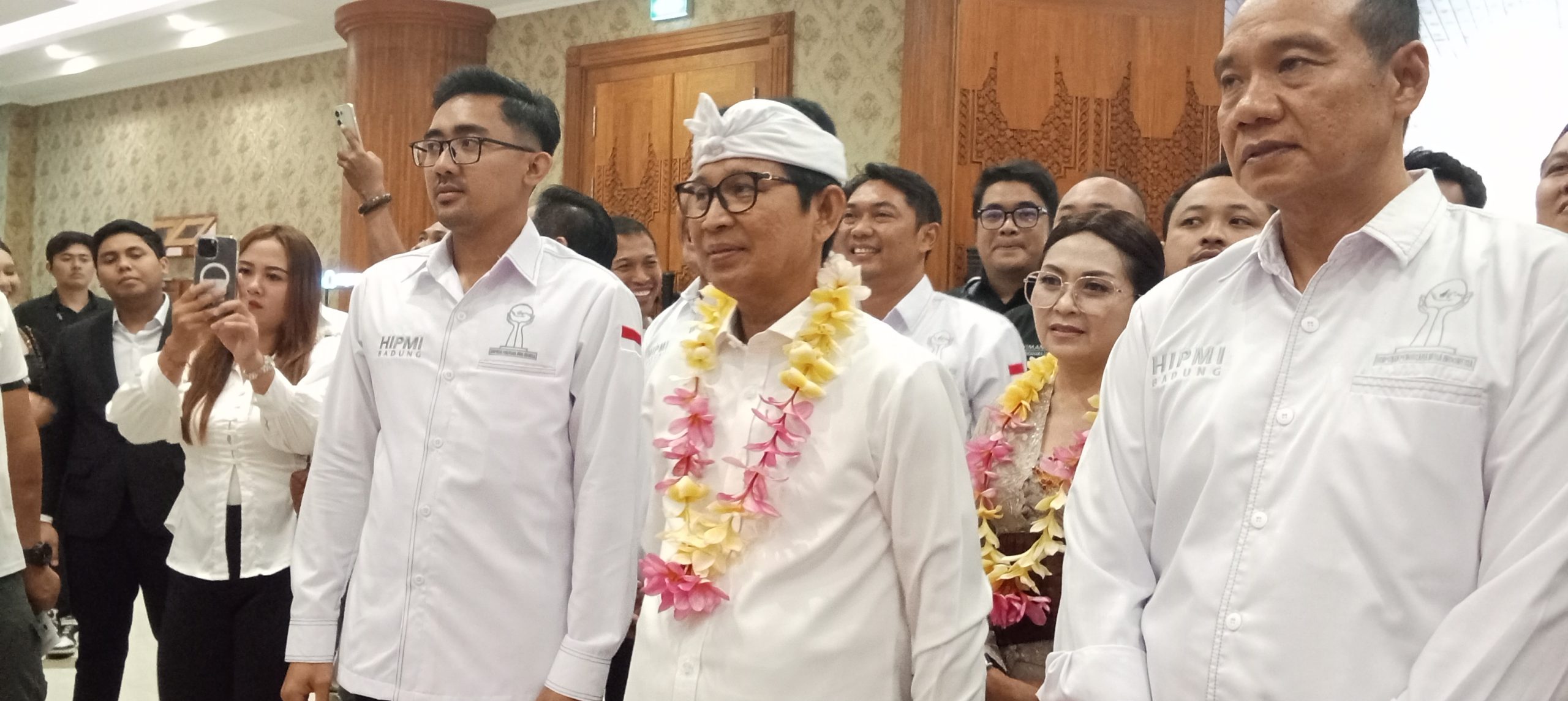 Bupati Badung Wayan Adi Arnawa, saat menghadiri pelantikan BPC HIPMI di puspem Badung, Sabtu, 22/3/2025. (Foto/Orin).